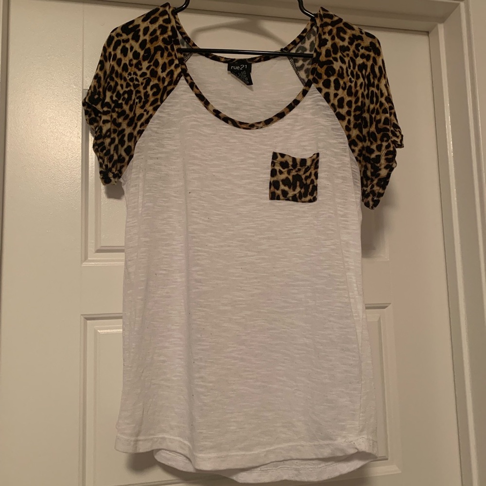 Rue 21 T-Shirt (L)